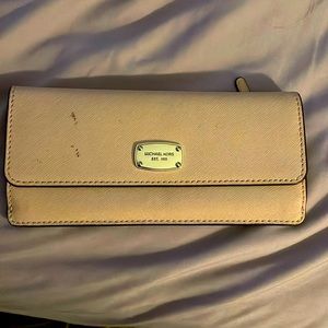 Micheal kors long card wallet